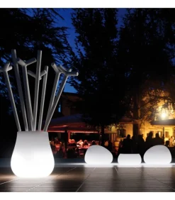 Poltrona Per L'Outdoor Gumball Di Plust, Realizzata In Polietilene. Certificata Da Catas.