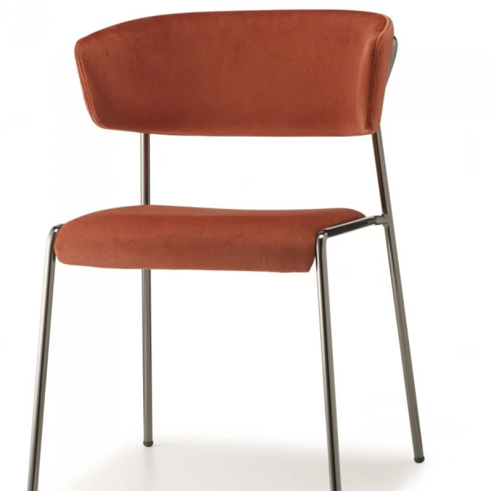 Poltroncina Lisa Di Scab, Progettata E Realizzata In Italia, Con Seduta Imbottita E Rivestita, Gambe In Acciaio.