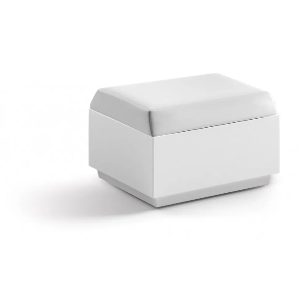 Pouf Big Cut Di Plust, Con Struttura In Polietilene, La Seduta E Imbottita E Rivestita In Tessuto O Ecopelle.