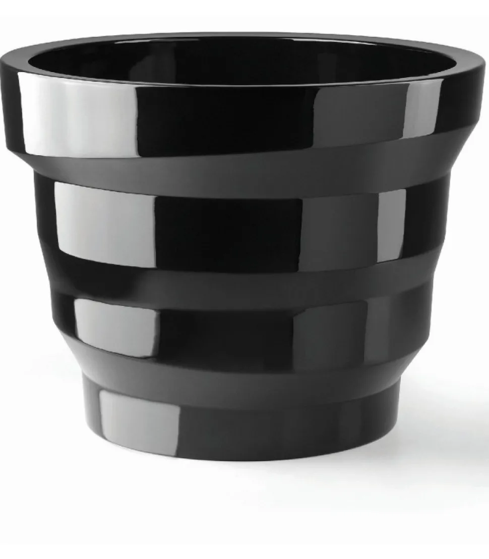 Rebelot Family, Vasi In Polietilene Di Plust, Progettati E Realizzati In Italia.