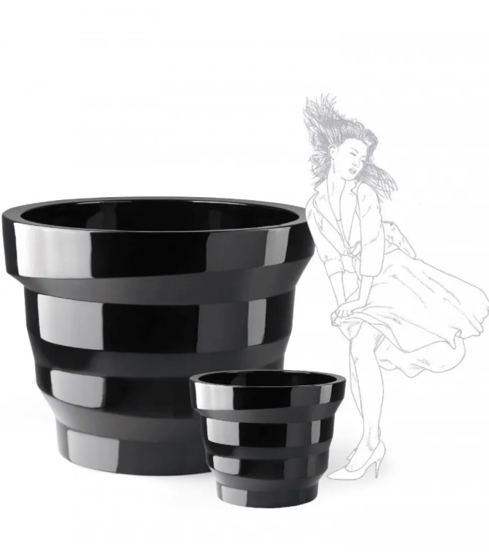 Rebelot Family, Vasi In Polietilene Di Plust, Progettati E Realizzati In Italia.