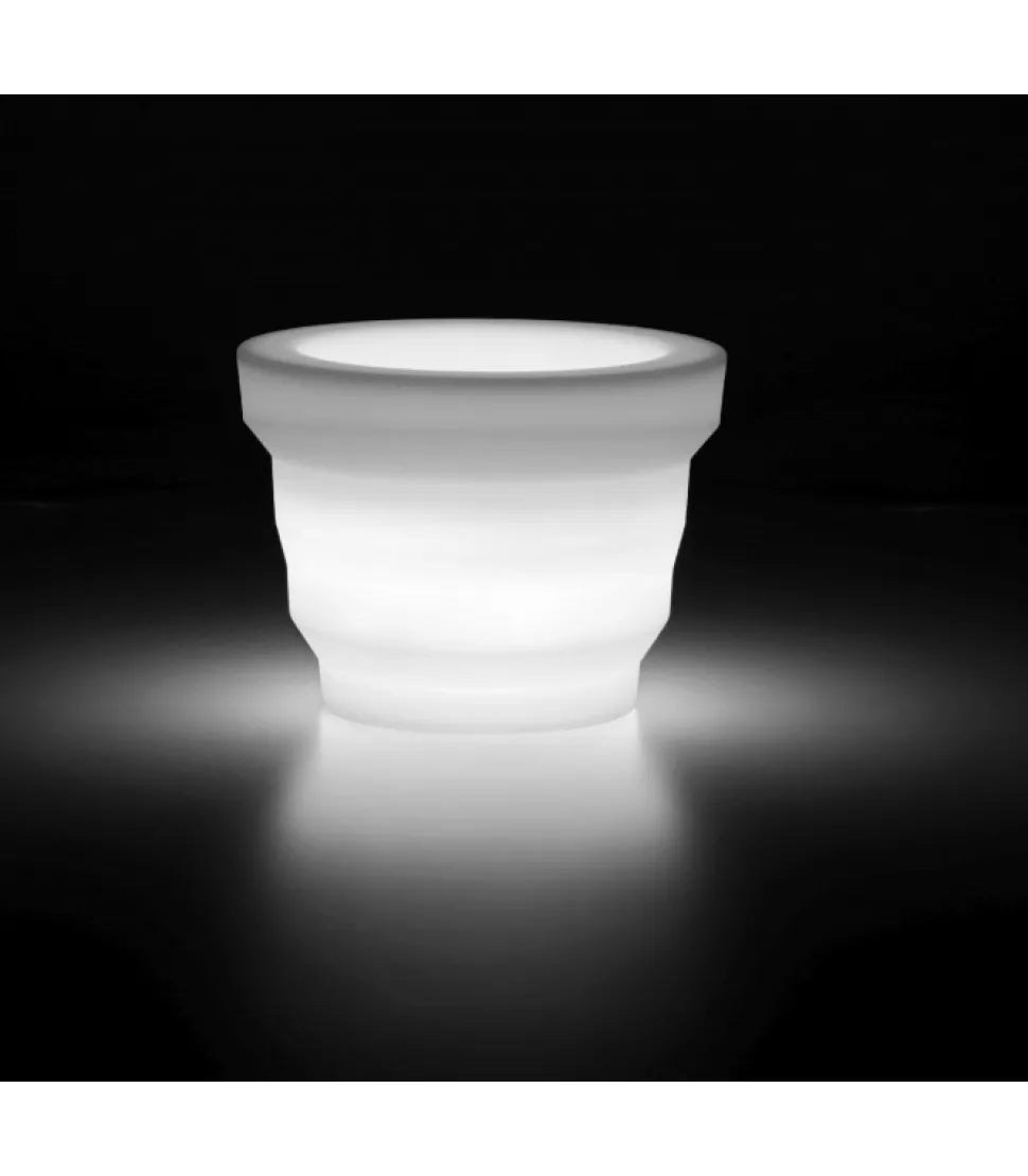 Rebelot Family, Vasi In Polietilene Di Plust, Progettati E Realizzati In Italia.