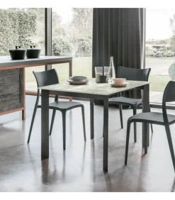 Saturno 110, Tavolo Allungabile Con Struttura In Metallo Verniciato.