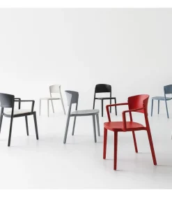 Sedia Abuela B Di Gaber, Realizzata Interamente In Italia In Tecnopolimero Per L'Outdoor.