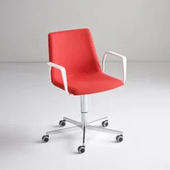 Sedia Akami Girevole Imbottita Sofisticata Ed Assolutamente Confortevole