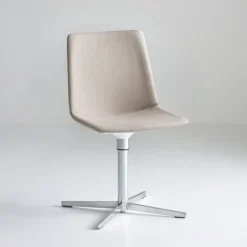 Sedia Akami Girevole Imbottita Sofisticata Ed Assolutamente Confortevole