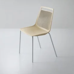 Sedia Akami Na Sofisticata Ed Assolutamente Confortevole