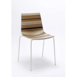 Sedia Colorfive Na Gioco Di Colori Brillanti E Pastello