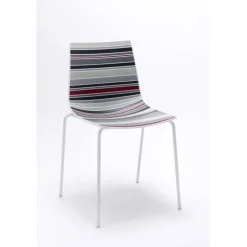 Sedia Colorfive Na Gioco Di Colori Brillanti E Pastello