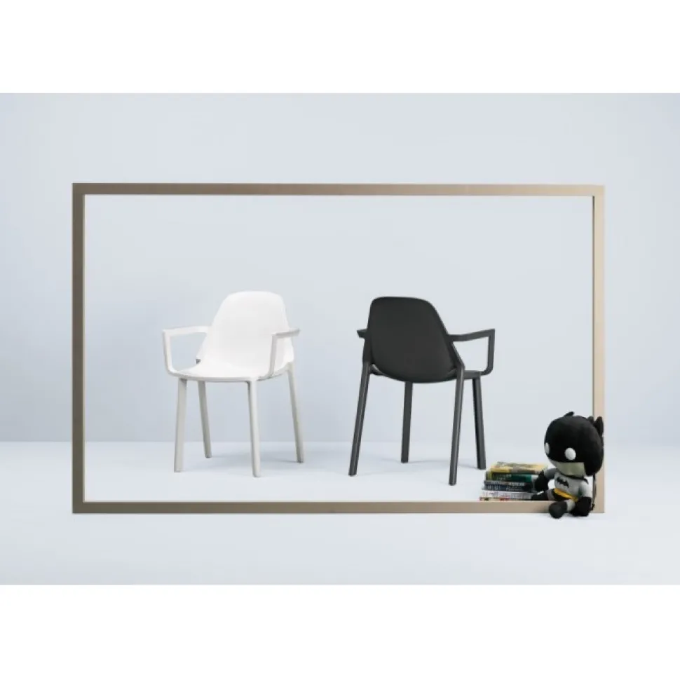 Sedia Da Giardino Piu Di Scab, Realizzata Interamente In Italia In Tecnopolimero Per Outdoor.