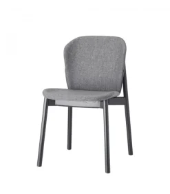 Sedia Finn 2891 Di Scab, Con Struttura In Legno, Seduta E Schienale Imbottiti E Rivestiti.