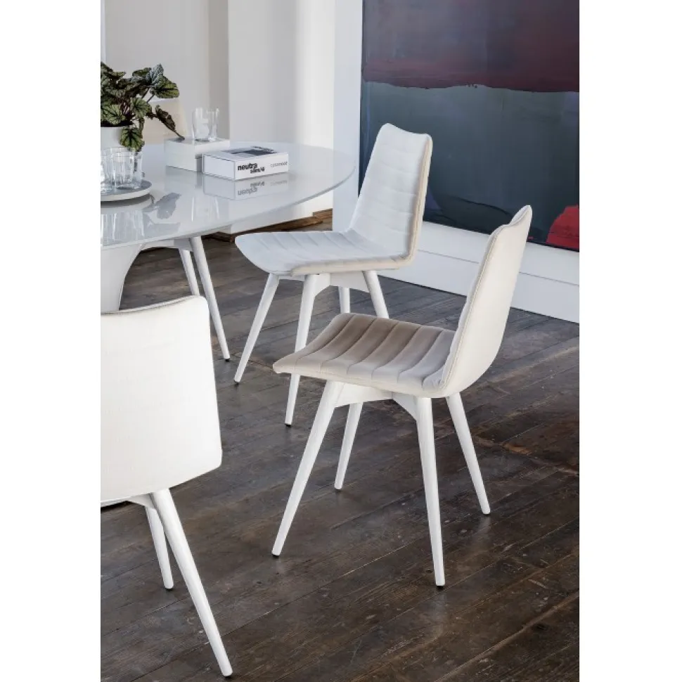 Sedia Imbottita Con Gambe Legno