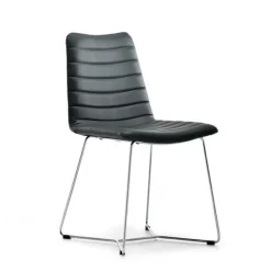 Sedia Imbottita Con Gambe A Slitta