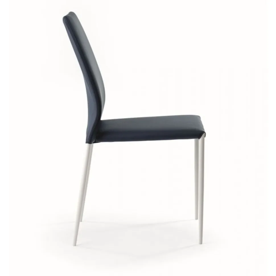 Sedia Imbottita Kendra,Rivestita In Ecopelle Con Gambe In Metallo