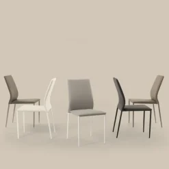 Sedia Imbottita Kendra,Rivestita In Ecopelle Con Gambe In Metallo