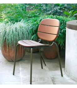 Sedia In Legno Si-Si Di Scab, Schienale E Seduta In Legno Trattato Per L'Esterno, Struttura In Acciaio Zincato E Verniciato.