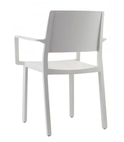 Sedia Kate Di Scab, Realizzata Interamente In Italia In Tecnopolimero Per Outdoor.