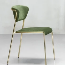 Sedia Lisa Di Scab, Scocca Imbottita E Rivestita E Telaio In Acciaio Cromato O Verniciato.