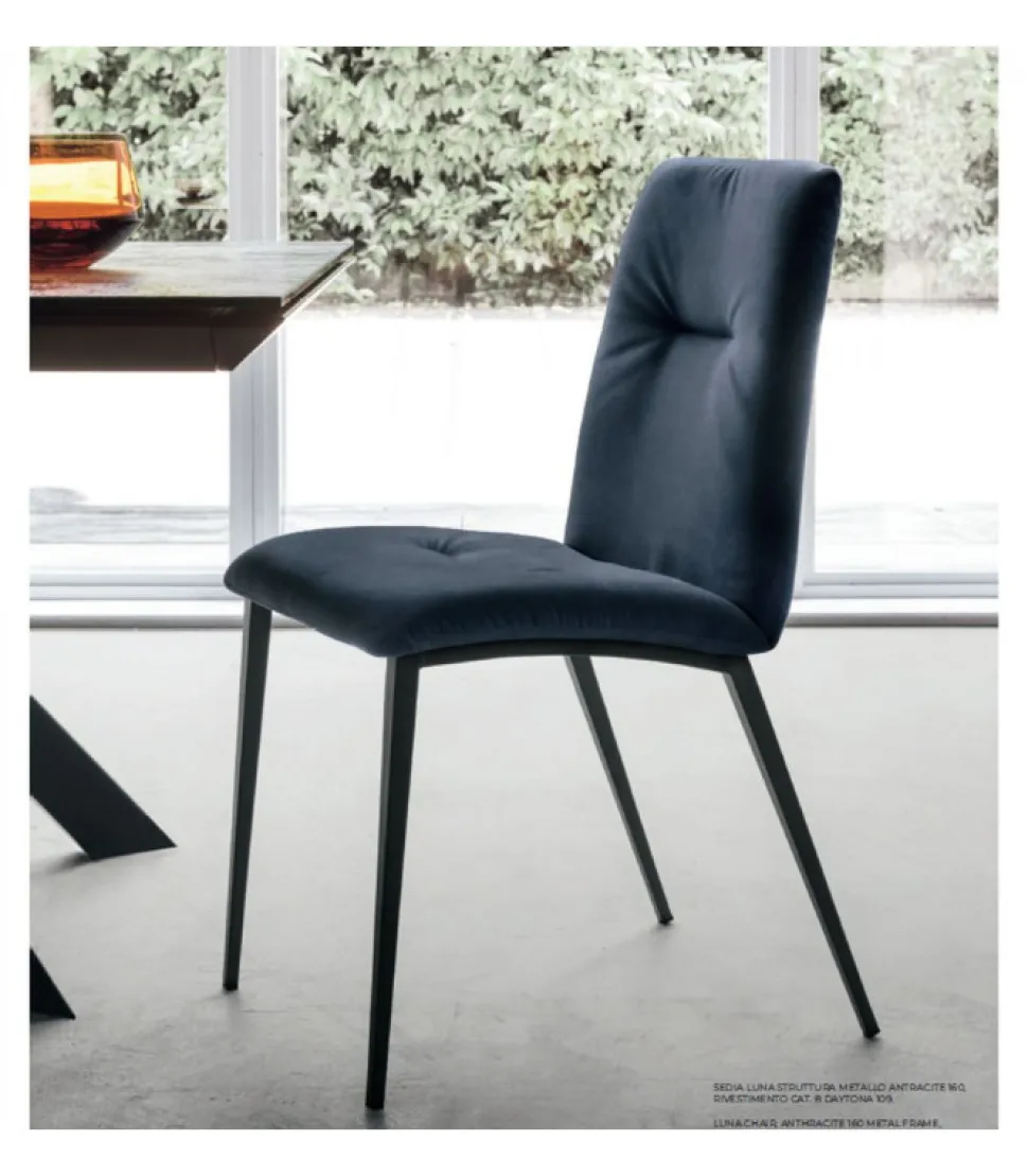 Sedia Luna Imbottita E Rivestita.