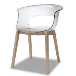 Sedia Miss Di Scab, Interamente Progettata E Realizzata In Italia, Con Scocca In Policarbonato E Gambe In Faggio.