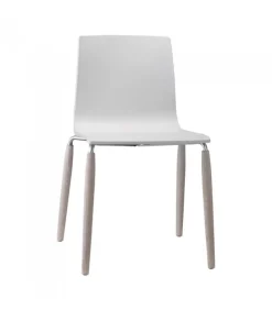 Sedia Natural Alice, Con Gambe Disponibili In Frassino Sbiancato O In Faggio Wenge, Scocca In Tecnopolimero.