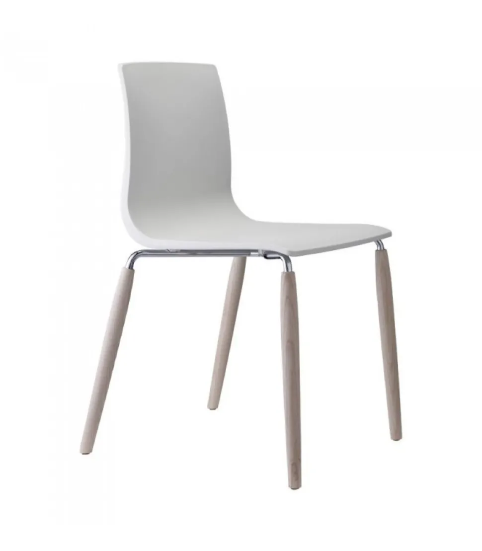 Sedia Natural Alice, Con Gambe Disponibili In Frassino Sbiancato O In Faggio Wenge, Scocca In Tecnopolimero.