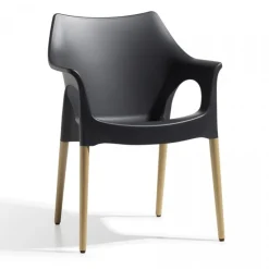 Sedia Natural Ola Di Scab, Progettata E Realizzata In Italia. E Dotata Di Braccioli Per Un Massimo Comfort.