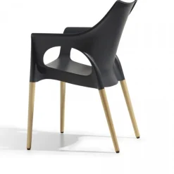 Sedia Natural Ola Di Scab, Progettata E Realizzata In Italia. E Dotata Di Braccioli Per Un Massimo Comfort.