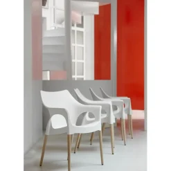 Sedia Natural Ola Di Scab, Progettata E Realizzata In Italia. E Dotata Di Braccioli Per Un Massimo Comfort.