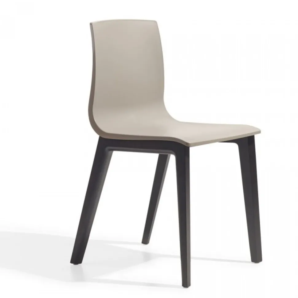 Sedia Smilla 2841 Di Scab, Realizzata Interamente In Italia, Disponibile In Diversi Abbinamenti Di Colore.