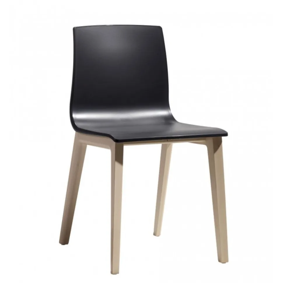 Sedia Smilla 2841 Di Scab, Realizzata Interamente In Italia, Disponibile In Diversi Abbinamenti Di Colore.