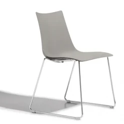 Sedia Zebra 2618 Di Scab, Con Gambe A Slitta In Acciaio E Monoscocca In Tecnopolimero. Made In Italy.