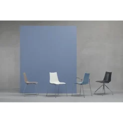 Sedia Zebra 2618 Di Scab, Con Gambe A Slitta In Acciaio E Monoscocca In Tecnopolimero. Made In Italy.