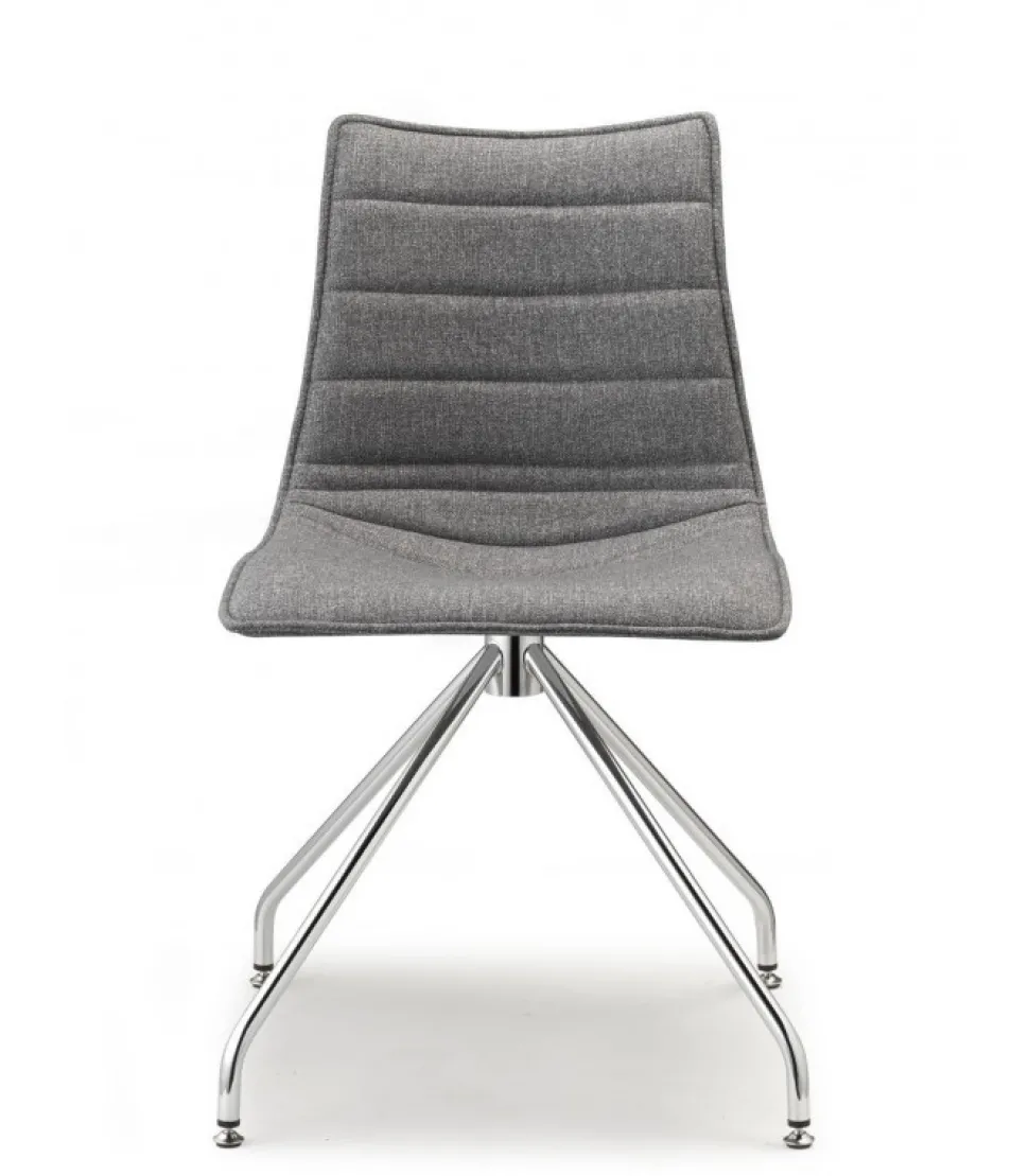 Sedia Zebra Pop Di Scab, Con Scocca Girevole Imbottita E Rivestita, E Gambe In Acciaio Cromato O Verniciato.