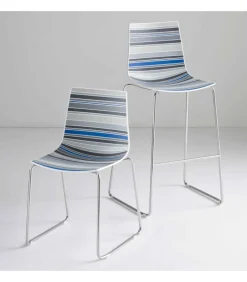 Sgabello Con Scocca Multicolore.