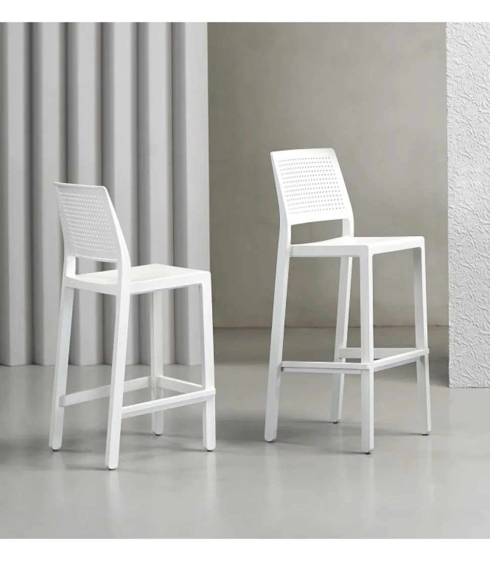 Sgabello Emi Di Scab, In Tecnopolimero Rinforzato In Fibra Di Vetro Per L'Outdoor.