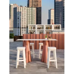 Sgabello Frozen Square, Realizzato In Italia In Polietilene Per Outdoor Da Plust.