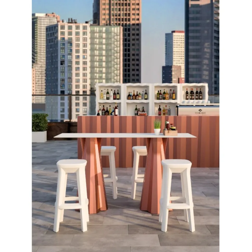 Sgabello Frozen Square, Realizzato In Italia In Polietilene Per Outdoor Da Plust.