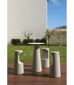 Sgabello Fura Di Plust, Realizzato Interamente In Italia In Polietilene Per L'Outdoor.