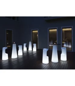 Sgabello Fura Di Plust, Realizzato Interamente In Italia In Polietilene Per L'Outdoor.