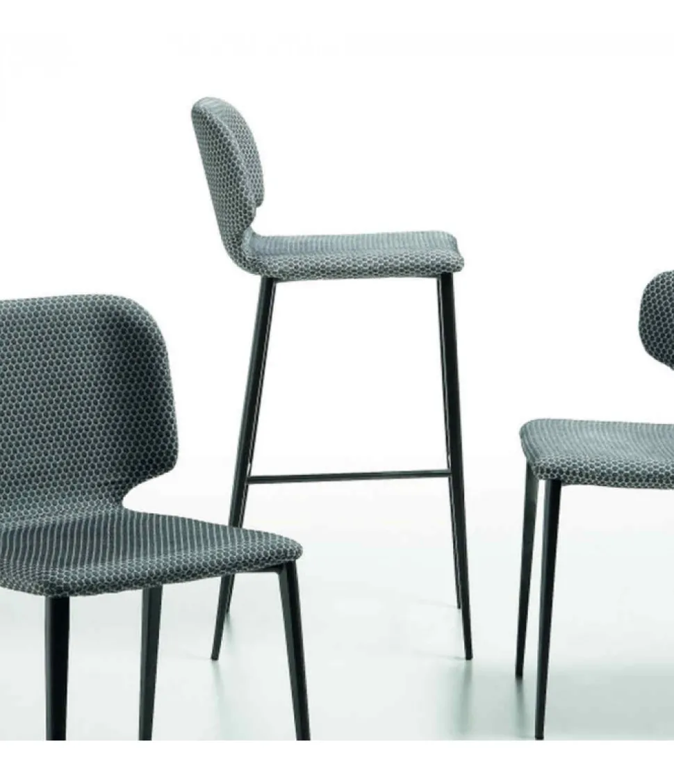 Sgabello Imbottito E Rivestito In Moltissimi Tessuti, Pelli Ed Ecopelli