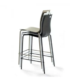 Sgabello Impilabile Con Struttura In Metallo Verniciato