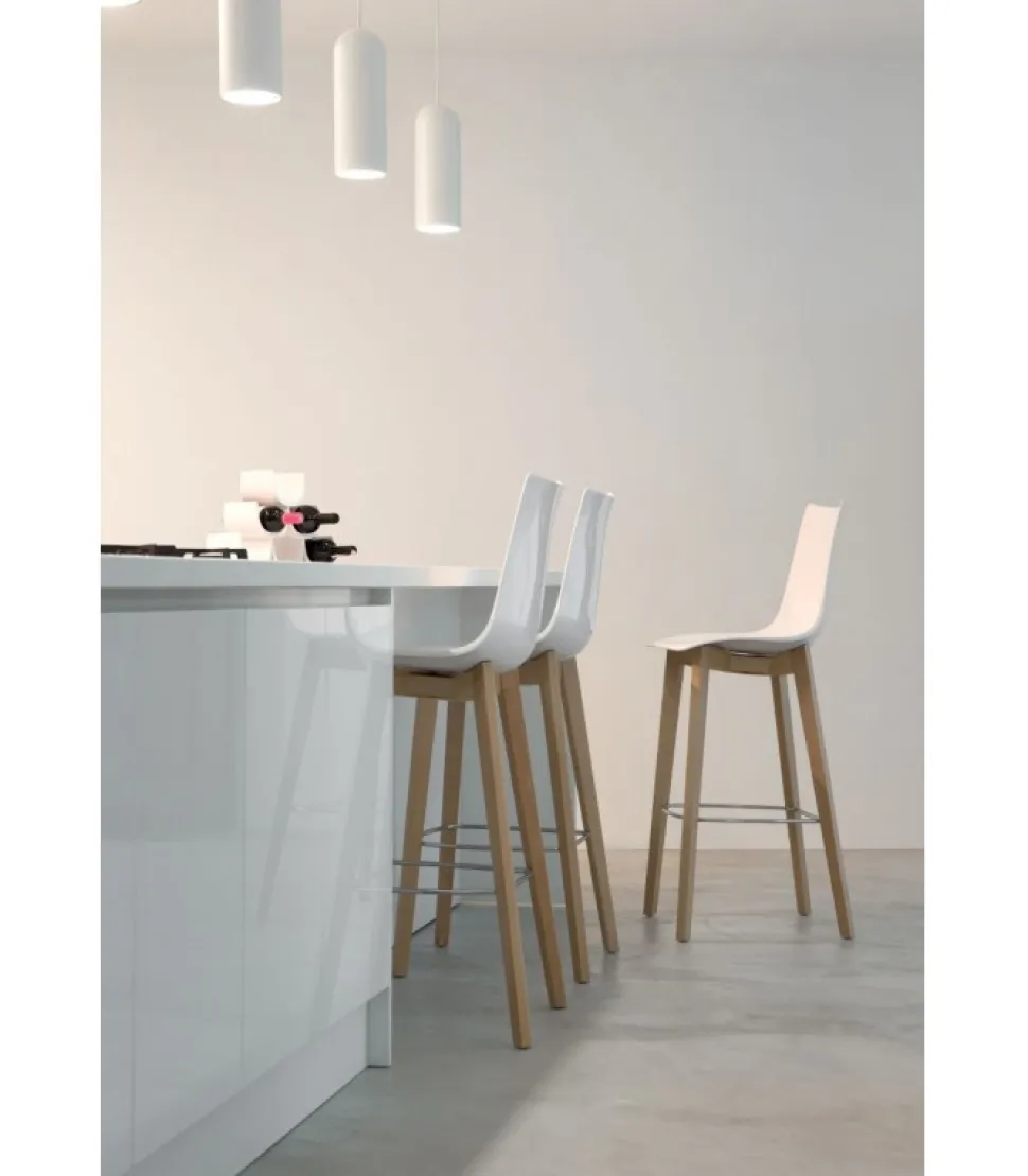 Sgabello Natural Zebra Di Scab, Disponibile In Due Dimensioni, Adatto A Spazi Privati E Contract.