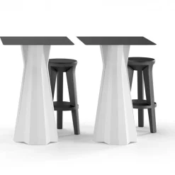 Sgabello Per L'Outdoor In Polietilene, Realizzato Interamente In Italia Da Plust.