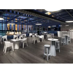 Sgabello Per L'Outdoor In Polietilene, Realizzato Interamente In Italia Da Plust.
