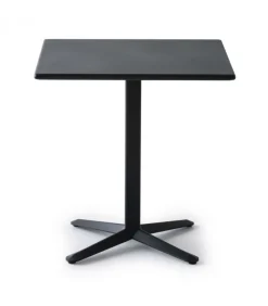 Tavolino Arket Q Con Piano Quadrato In Acciaio.