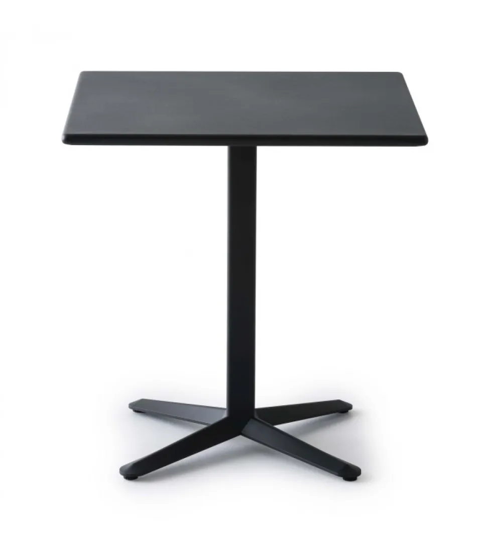 Tavolino Arket Q Con Piano Quadrato In Acciaio.