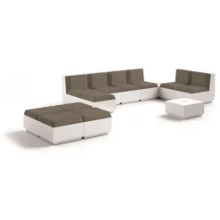 Tavolino Big Cut Di Plust, Realizzato Interamente In Polietilene, Per Indoor E Outdoor.