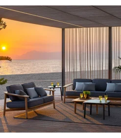 Tavolino Da Giardino, Ottimo Sia Per Ambienti Privati E Per Il Contract.