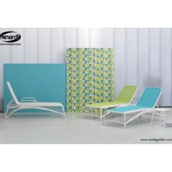 Tavolino Garden Impilabile Pop Colorato Con Vassoio